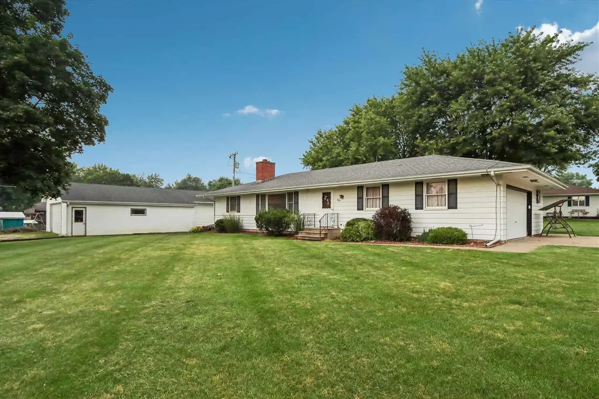 609 E Hickory St., Riverside, IA 52327 - #1