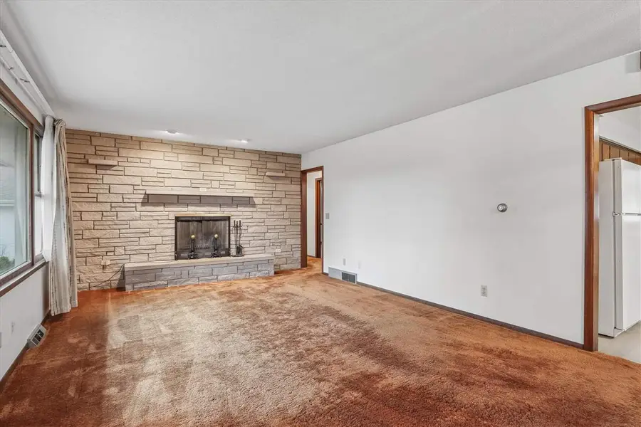 609 E Hickory St., Riverside, IA 52327 - #2