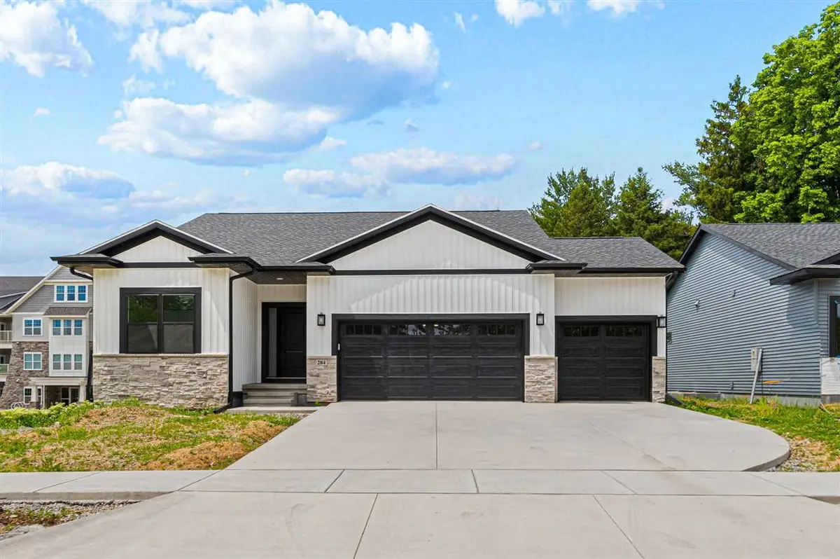 284 Pine Grove Ln, Iowa City, IA 52246 - #1