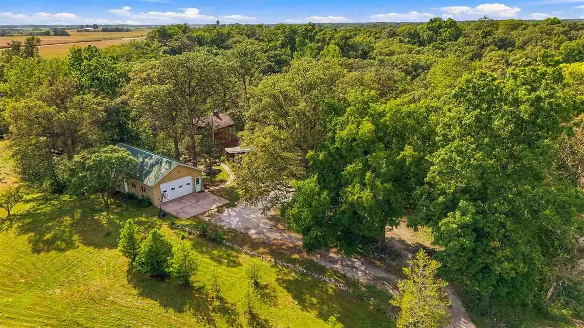 2750 Fern Cliff Rd, Wayland, IA 52654 - #1