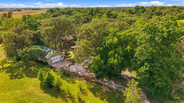 2750 Fern Cliff Rd, Wayland, IA 52654
