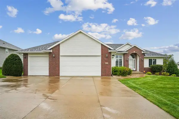 403 Wildflower Dr, Fairfax, IA 52228