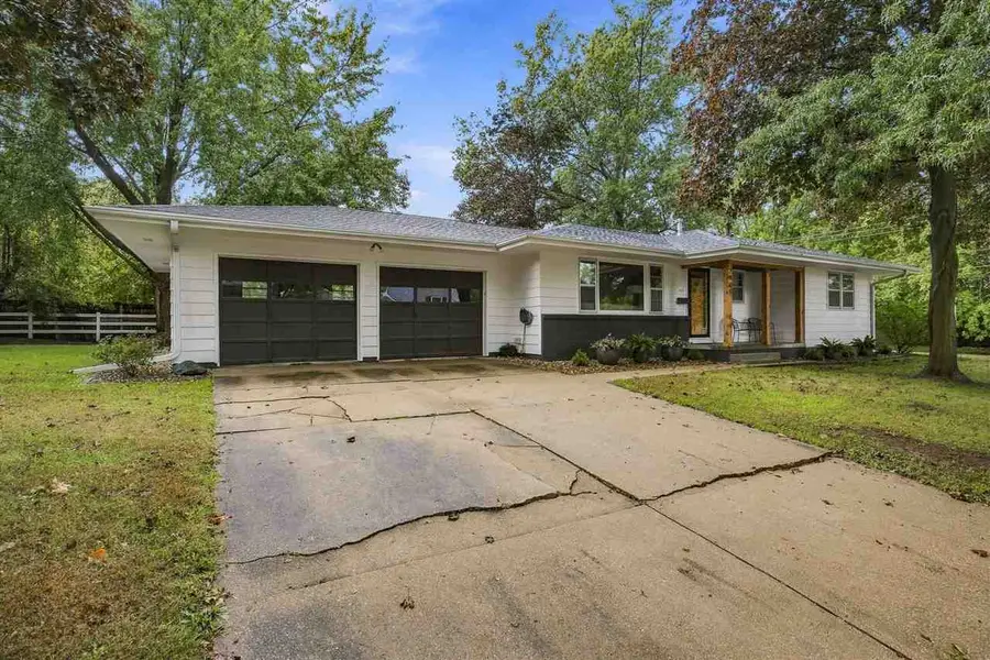 2305 Wayne Ave, Iowa City, IA 52240 - #2