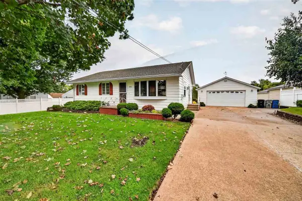 288 SW 28th Ave, Cedar Rapids, IA 52404