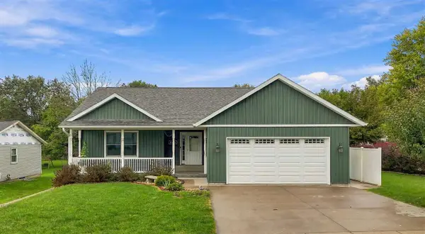 715 14th St, Kalona, IA 52247