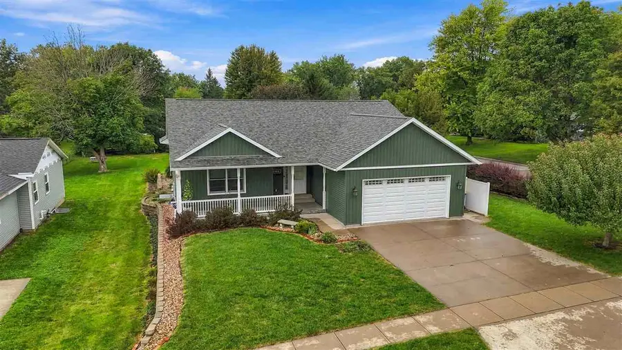715 14th St, Kalona, IA 52247 - #2