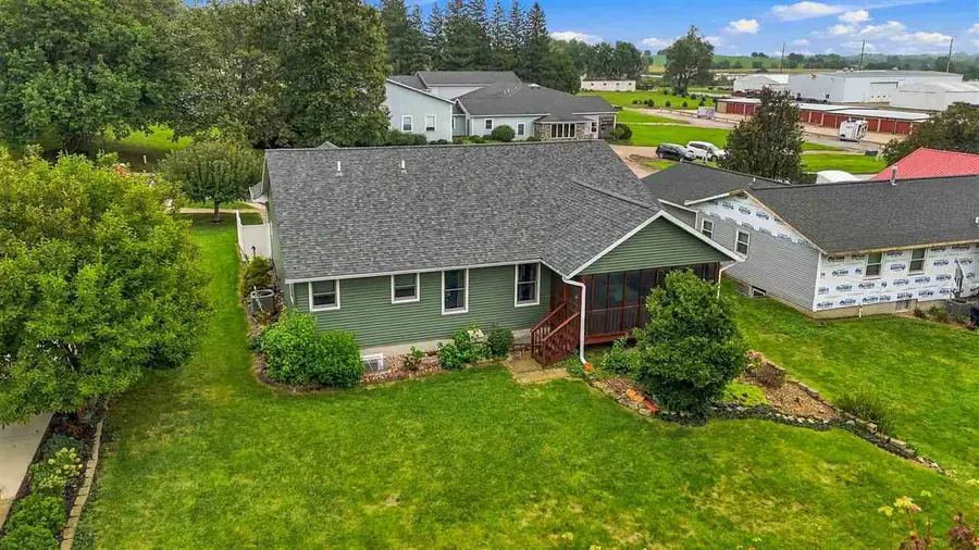 715 14th St, Kalona, IA 52247 - #3