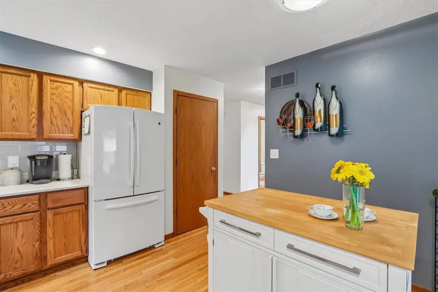 1934 Meadow Ridge Ln, Iowa City, IA 52245 - #3