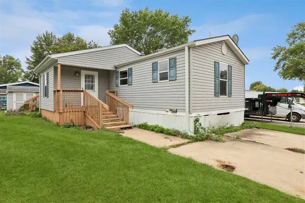 2100 Scott Blvd Trlr 35, Iowa City, IA 52240