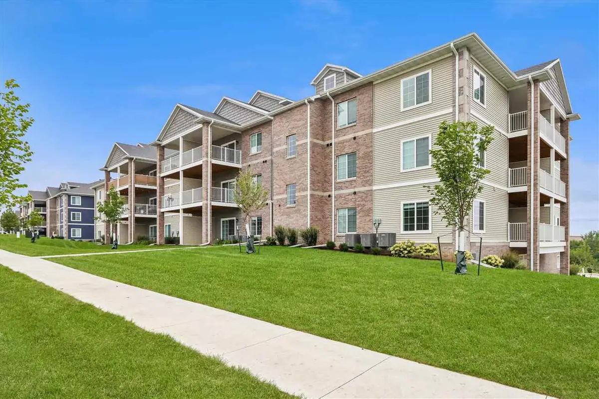 2875 Spring Rose Circle, Coralville, IA 52441 - #1