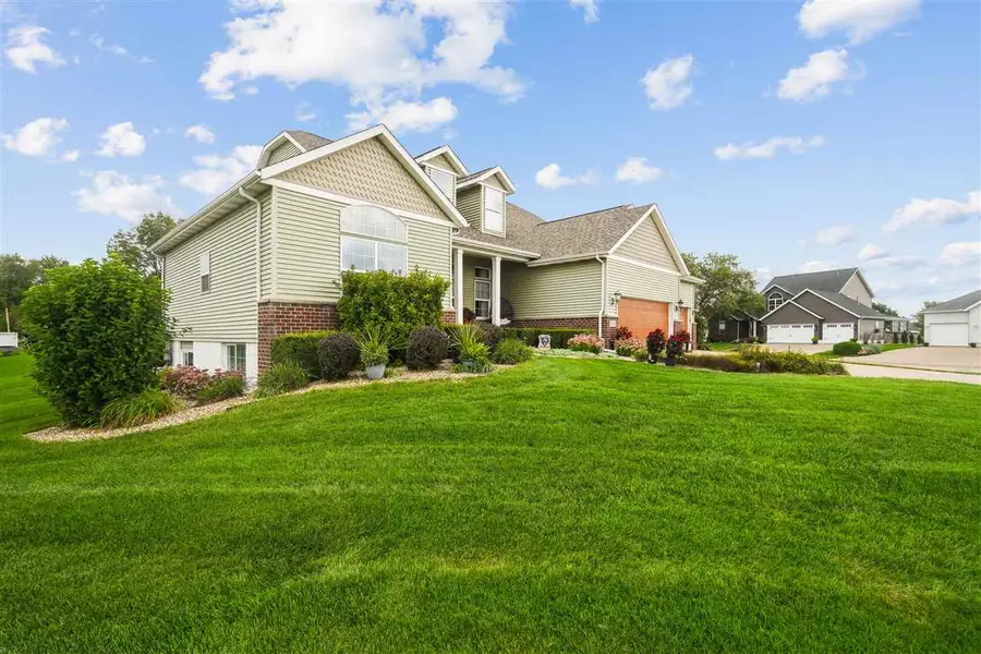 2870 Hunters Ridge Rd, Marion, IA 52302 - #2