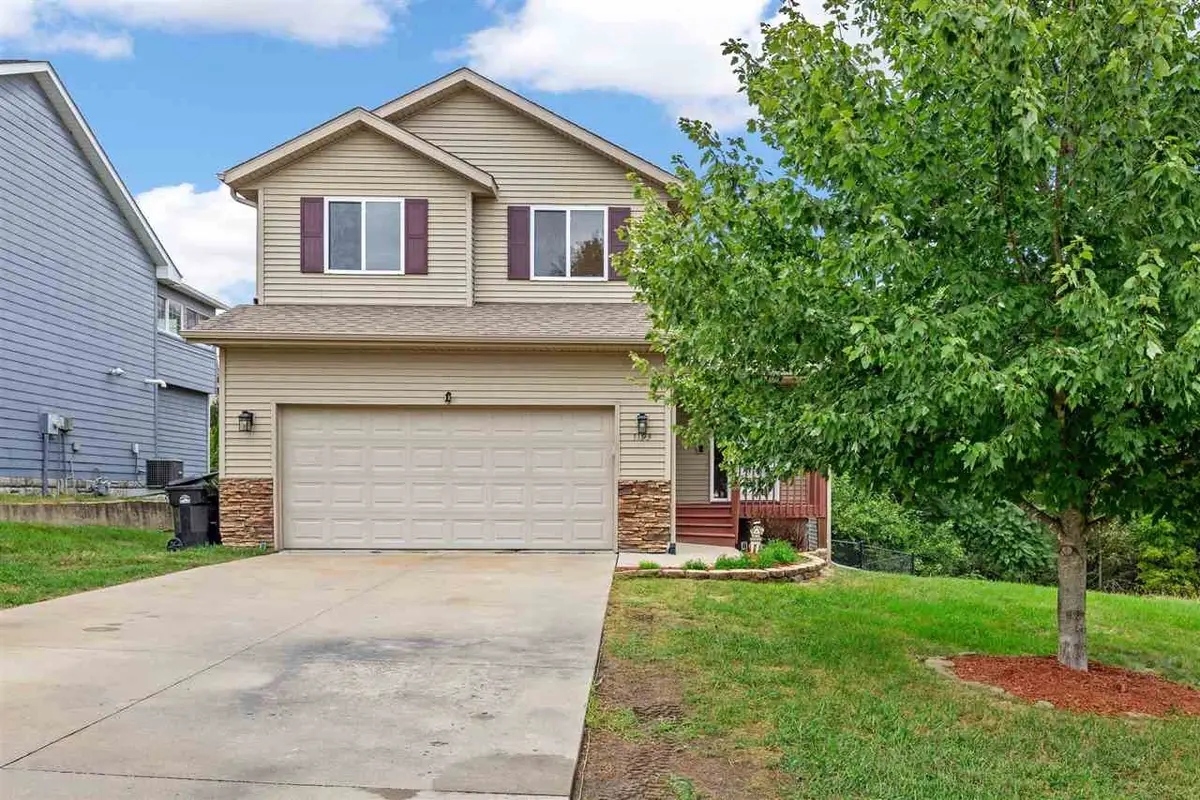 1193 9Th St, Coralville, IA 52241 - #1