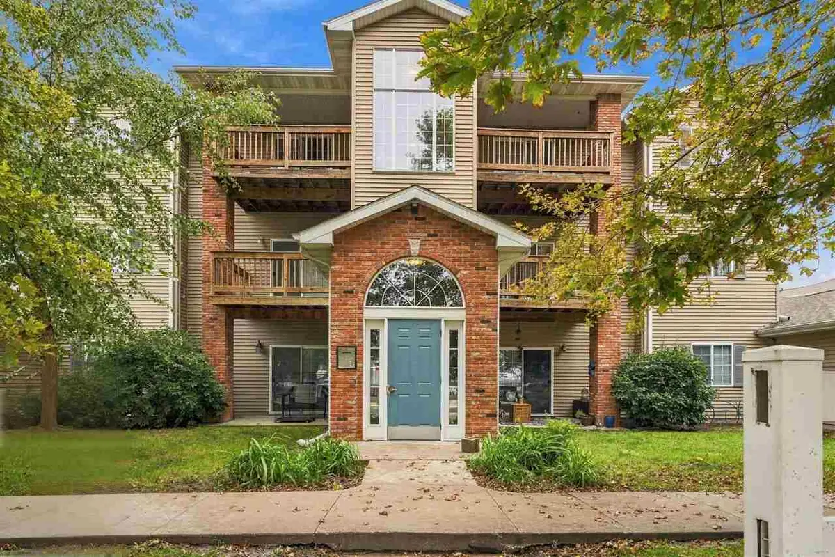 2665 Triple Crown Ln, Iowa City, IA 52240 - #1