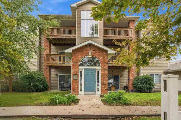 2665 Triple Crown Ln, Iowa City, IA 52240