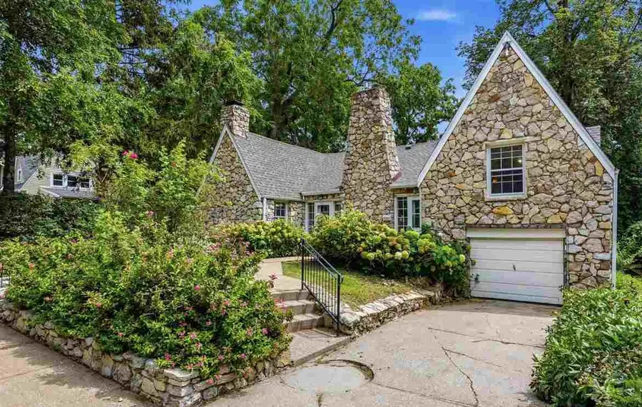 1217 Friendly Ave., Iowa City, IA 52240 - #3