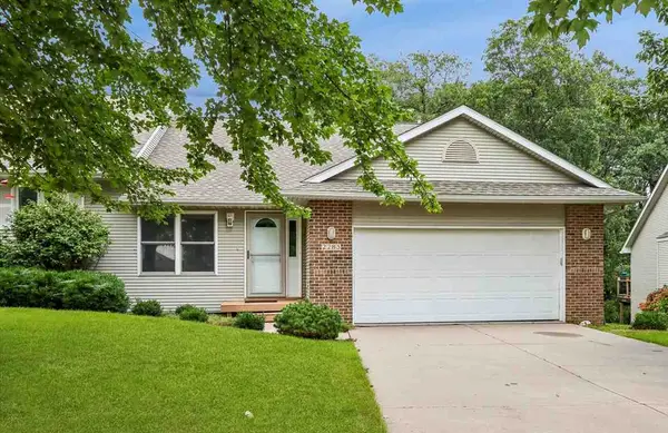 2283 E Grantview Dr, Coralville, IA 52241