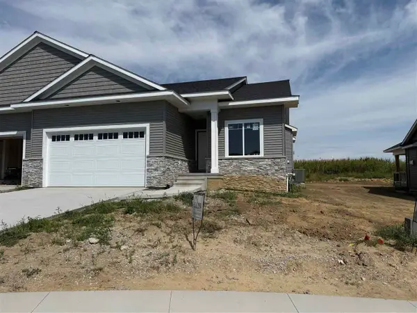 1292 Berkshire Ln, North Liberty, IA 52317