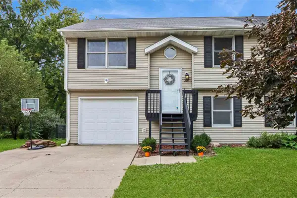307 Parkview Ct, North Liberty, IA 52317