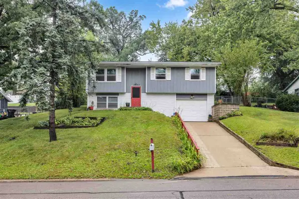 2623 Westwood Dr, Cedar Rapids, IA 52405