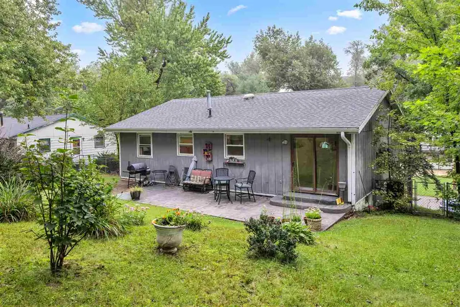 2623 Westwood Dr, Cedar Rapids, IA 52405 - #2