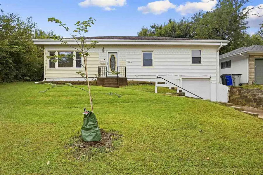 1224 SW 20th St, Cedar Rapids, IA 52404 - #2