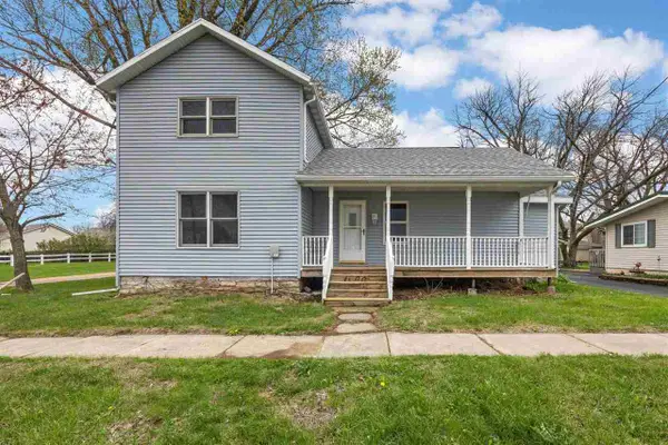 1000 Stinocher St, Solon, IA 52333