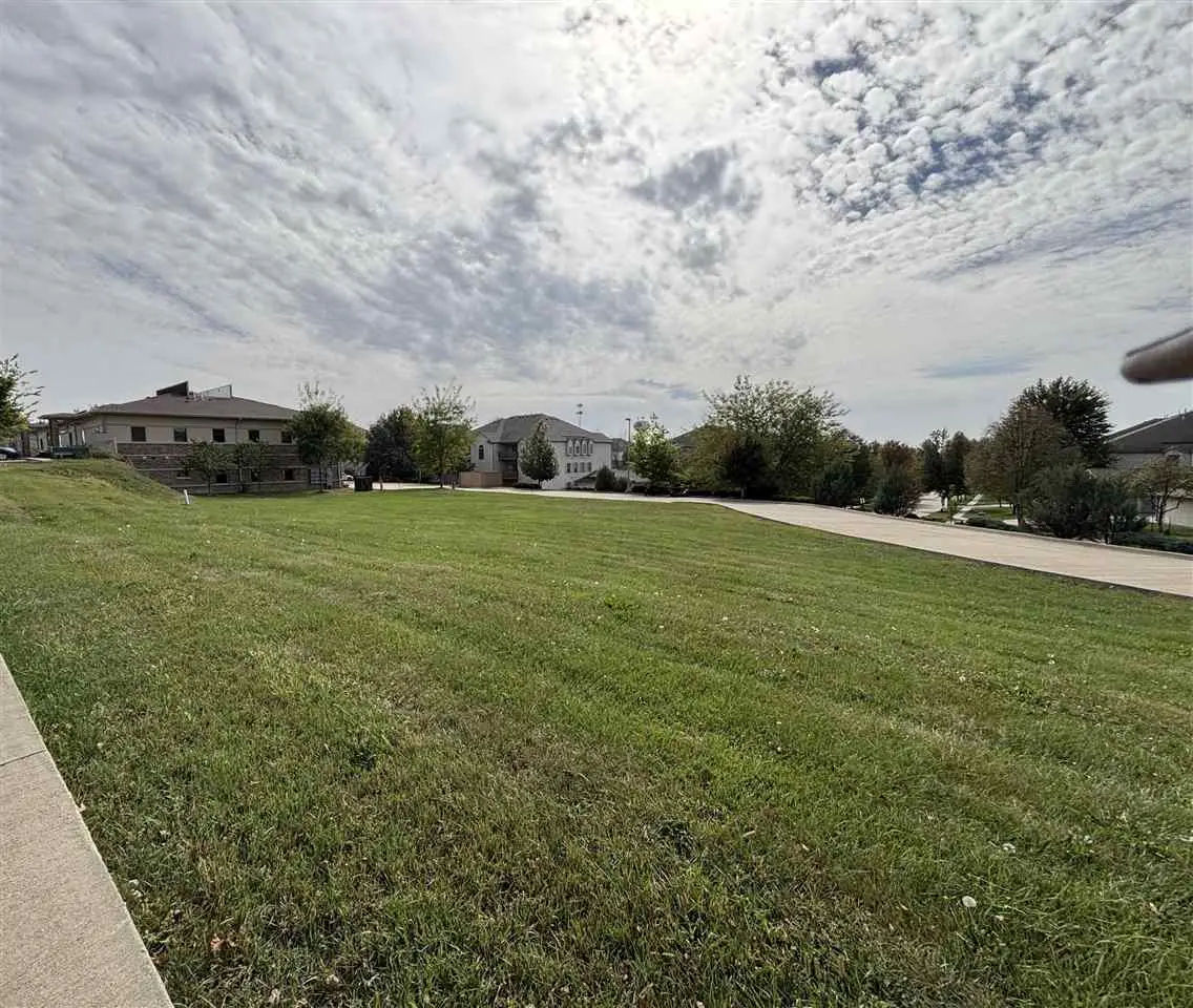 2856 Coral Ct, Coralville, IA 52241 - #1