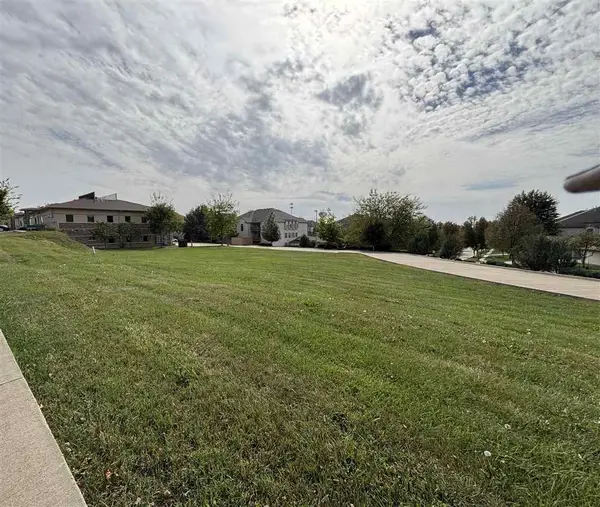 2856 Coral Ct, Coralville, IA 52241