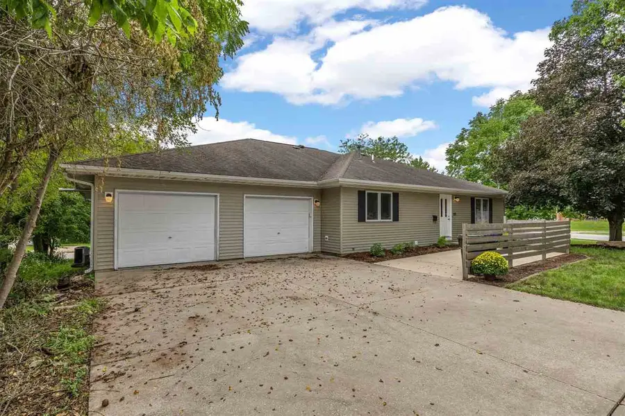 1011 Rochester Ave, Iowa City, IA 52245 - #3