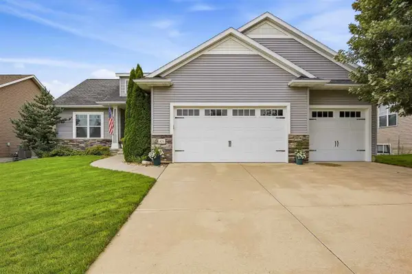 435 Oak Park Circle, Marion, IA 52302