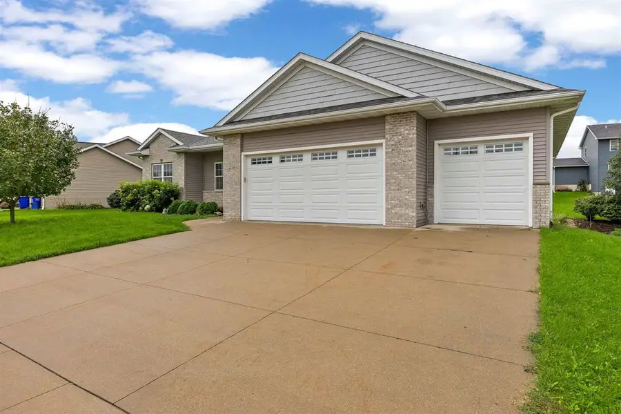 619 Majestic Oak Rdg, Solon, IA 52333 - #2