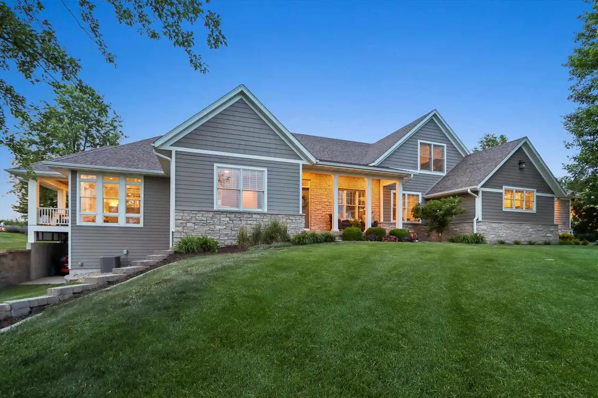 3738 Lacina Dr SW, Iowa City, IA 52240 - #1