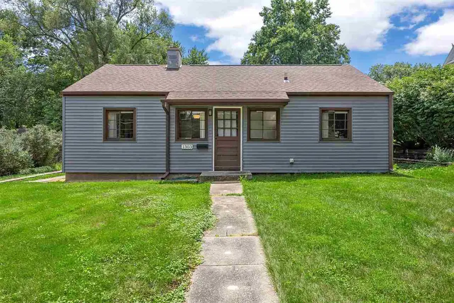 1303 Kirkwood Avenue, Iowa City, IA 52240 - #2