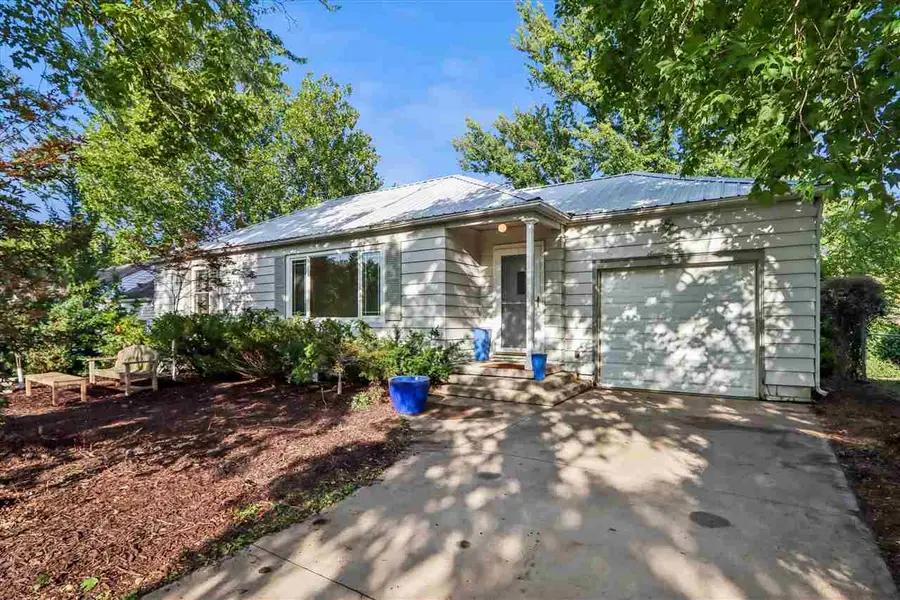705 9th Ave, Coralville, IA 52241 - #3