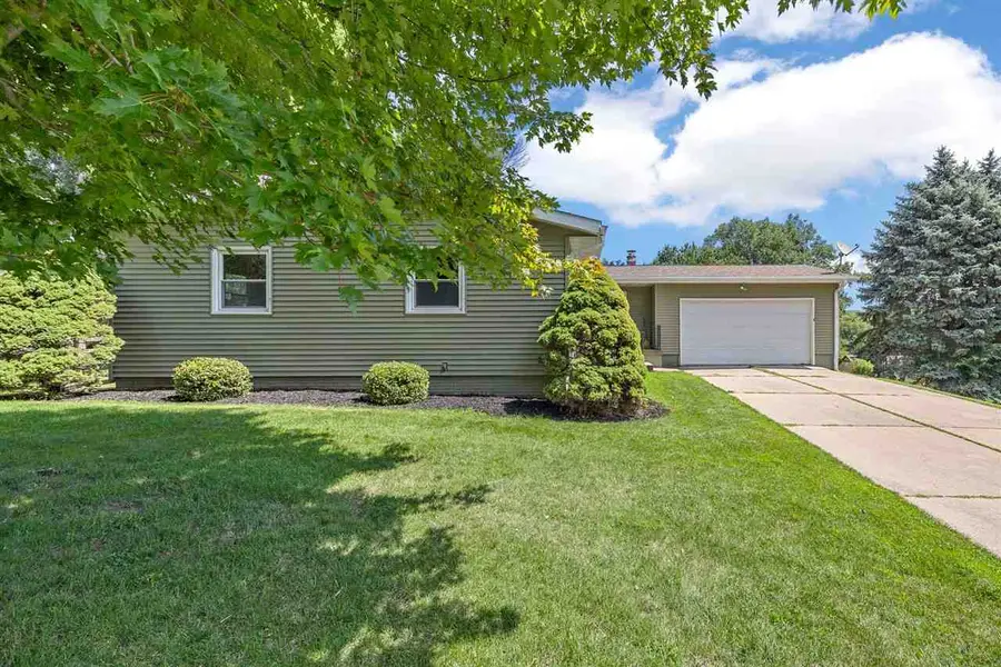 15 Riverview Dr NE, Iowa City, IA 52240 - #2