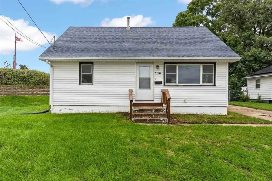 304 B Ave, Hiawatha, IA 52233 - #2