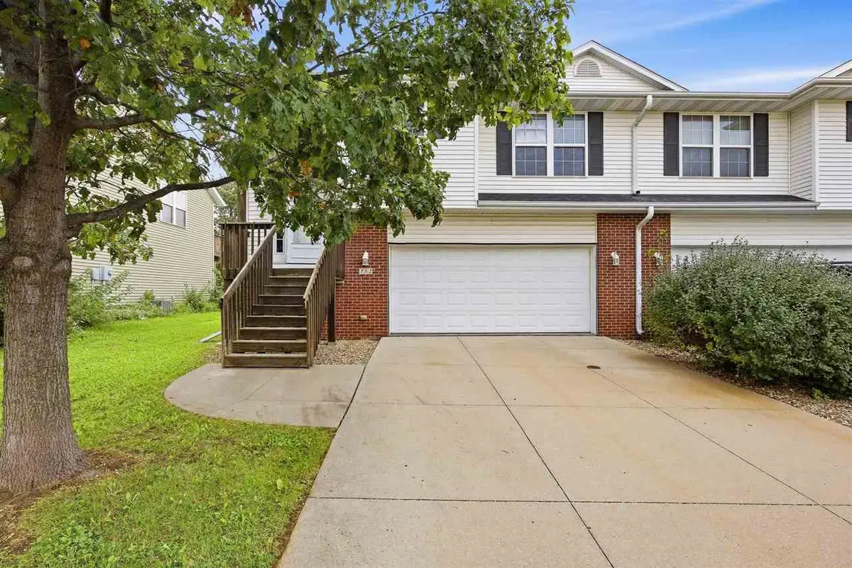 152 Watercress Rd, North Liberty, IA 52317 - #1