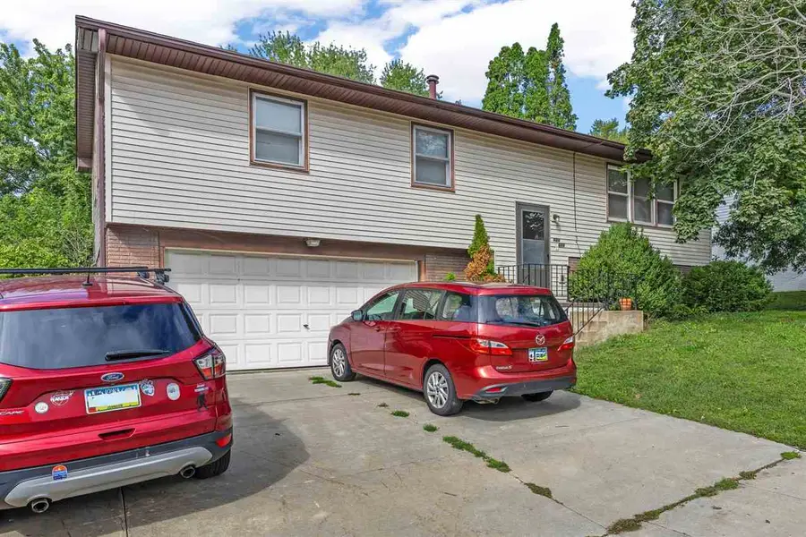 621 & 623 Westgate St, Iowa City, IA 52246 - #2