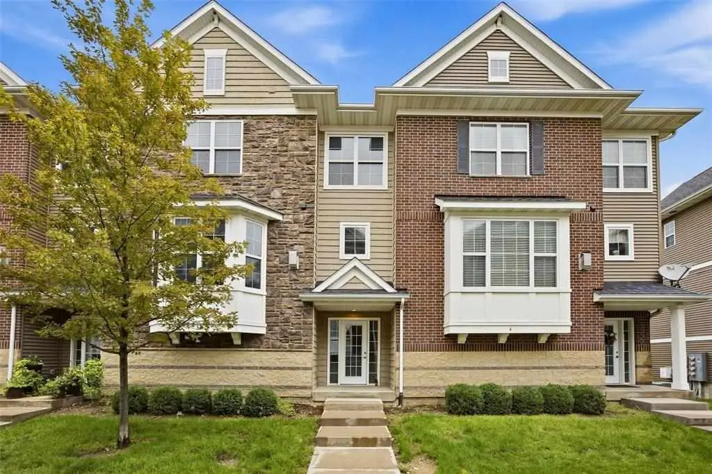 350 Clark Dr, Coralville, IA 52241 - #1