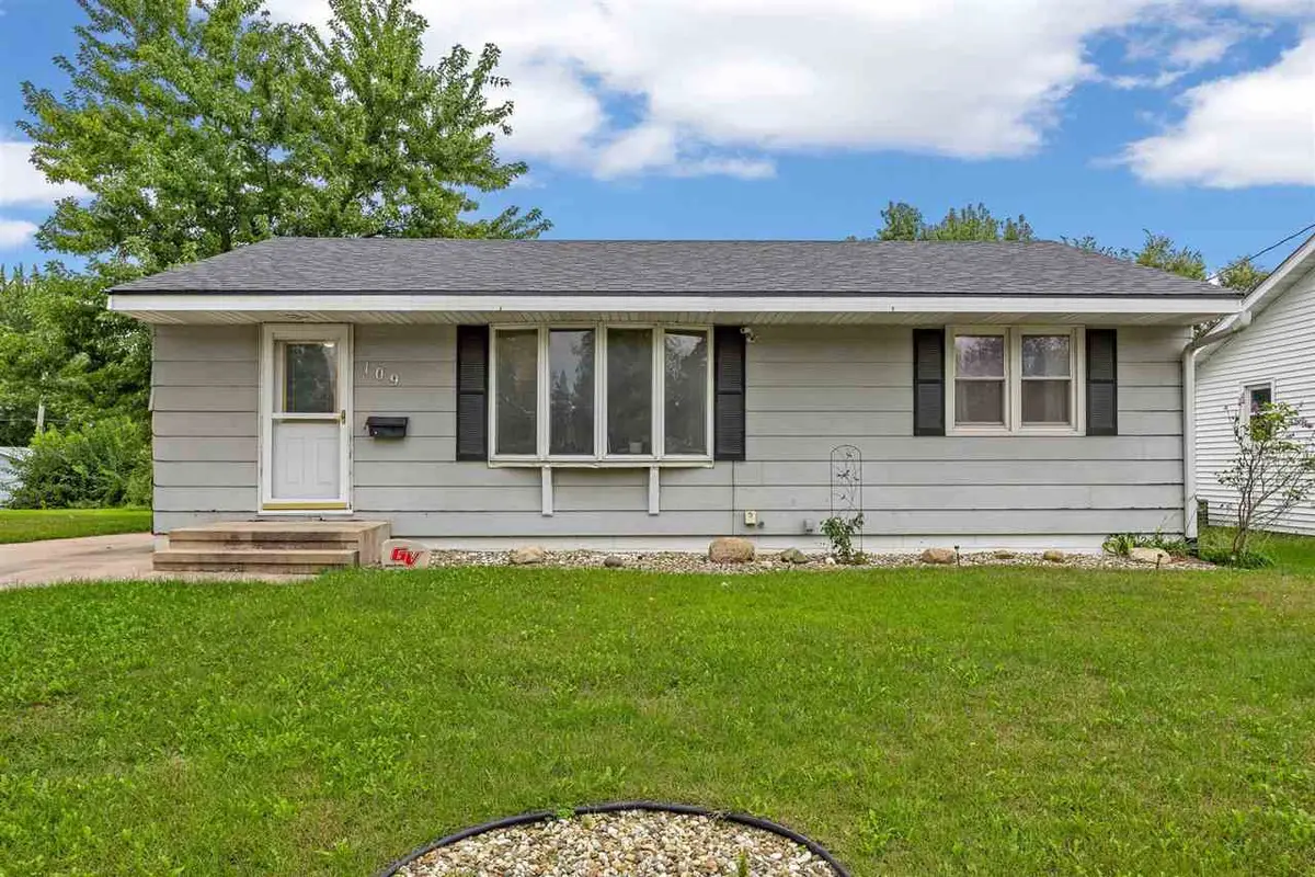 109 Marion Court, Hiawatha, IA 52233 - #1