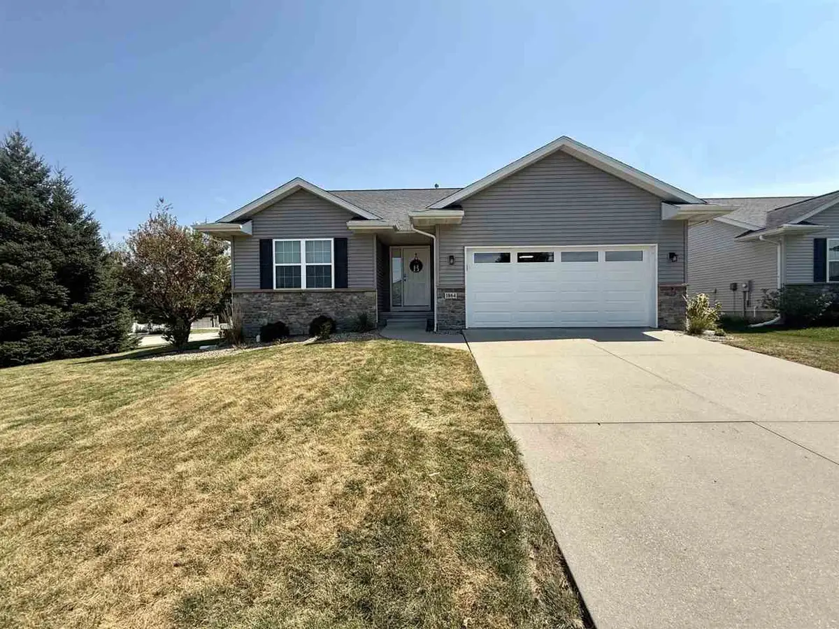 1864 Mackinaw Dr, Iowa City, IA 52245 - #1