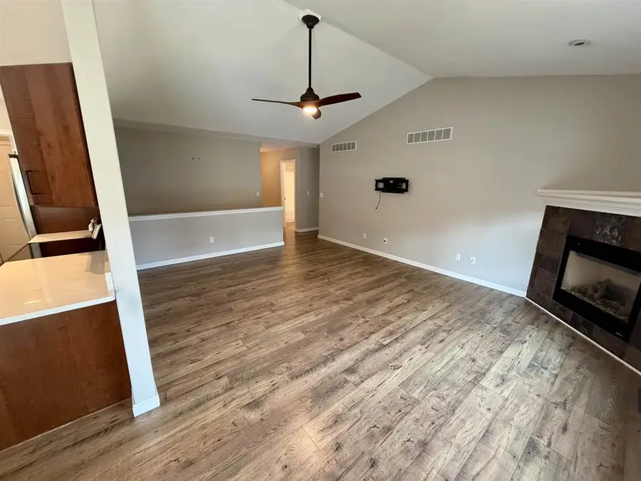 1864 Mackinaw Dr, Iowa City, IA 52245 - #3