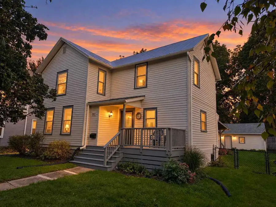 913 Walnut St., Iowa City, IA 52240 - #2