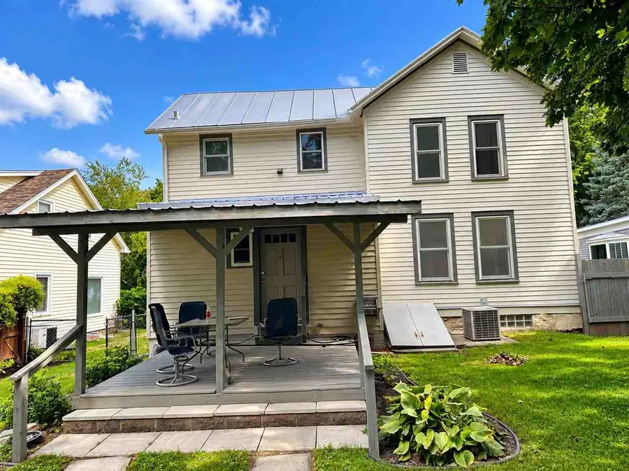 913 Walnut St., Iowa City, IA 52240 - #3