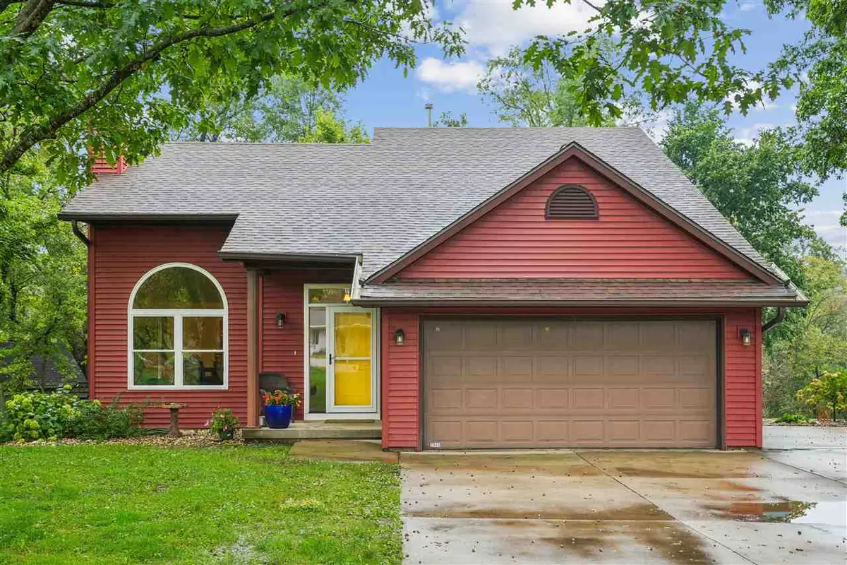 3945 S Spring St NE, Solon, IA 52333 - #1