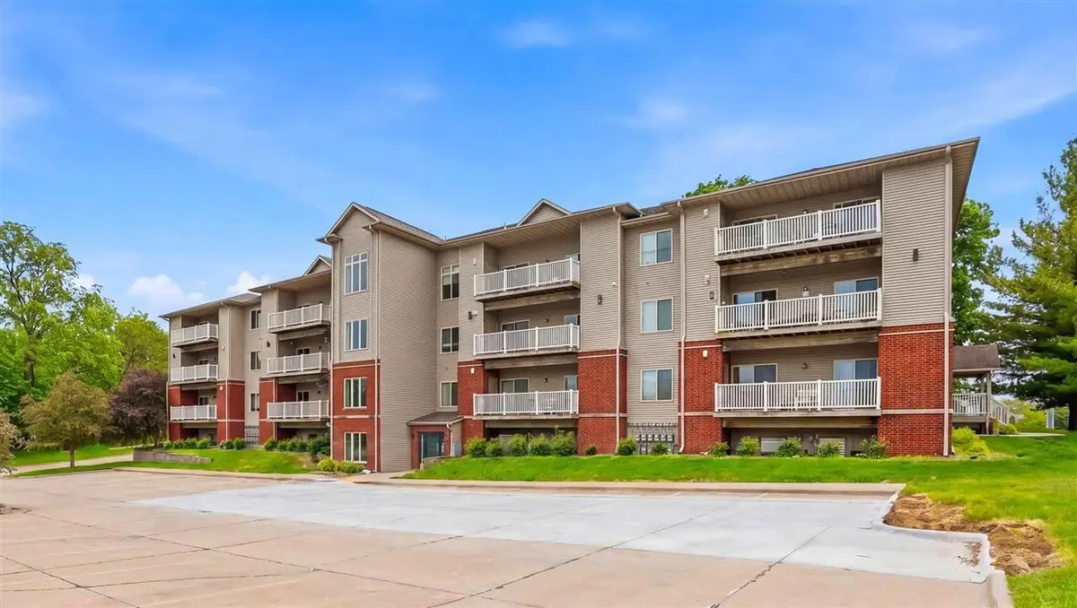 420 N 1st Avenue, Iowa City, IA 52245 - #1