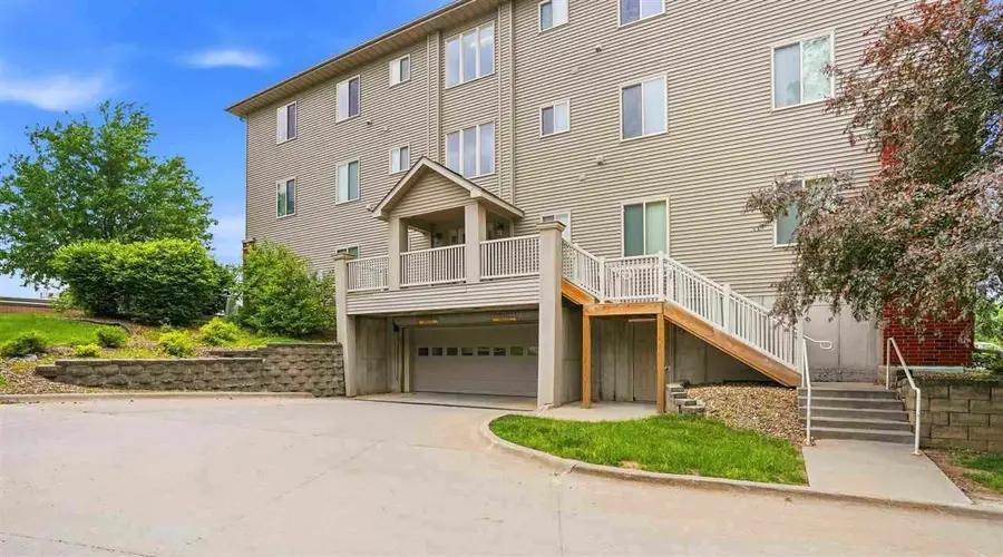 420 N 1st Avenue, Iowa City, IA 52245 - #3
