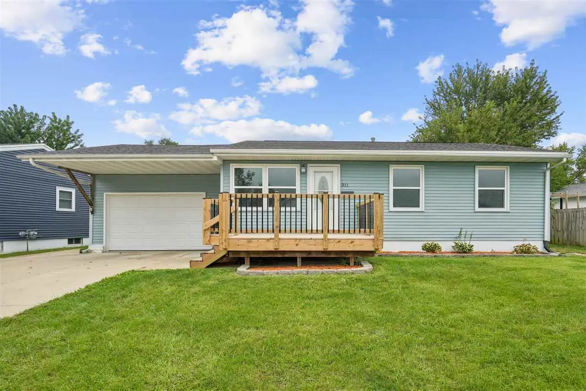 311 Cherry Hill Rd NW, Cedar Rapids, IA 52405 - #1