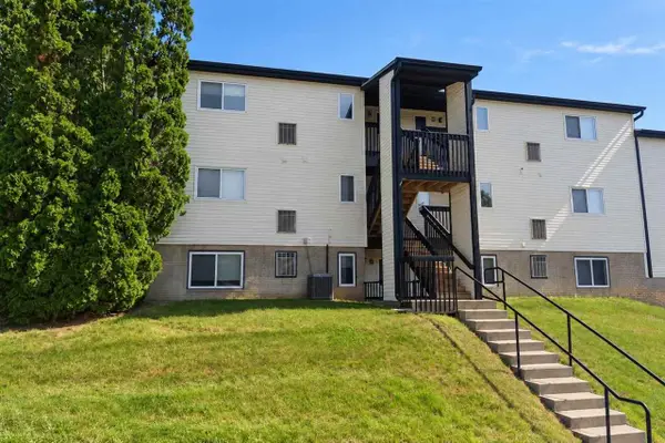 2620 Westwinds Dr, Iowa City, IA 52246
