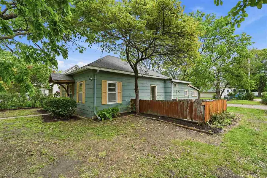 811 S 5th Street, Fairfield, IA 52556 - #2